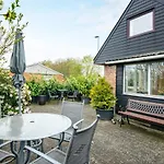 6 Person In Skaerbaek-by Traum