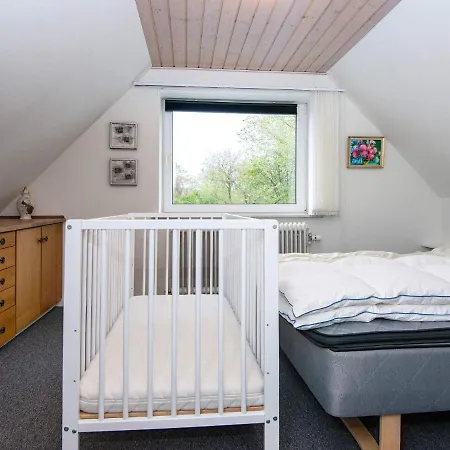 6 Person In Skaerbaek-by Traum