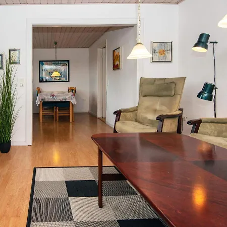 6 Person In Skaerbaek-by Traum *