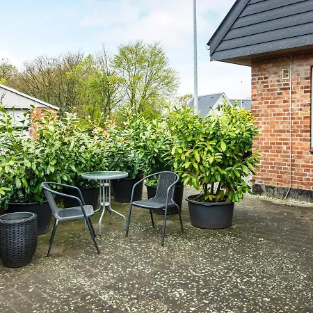 6 Person In Skaerbaek-by Traum