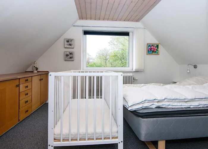 6 Person In Skaerbaek-by Traum