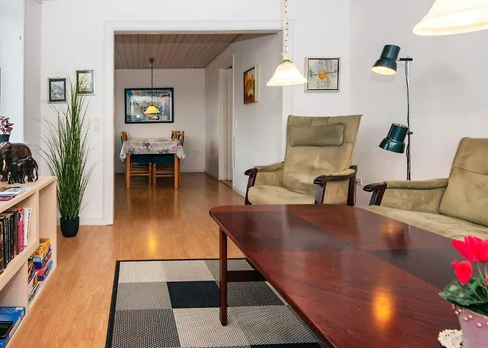 6 Person In Skaerbaek-by Traum *