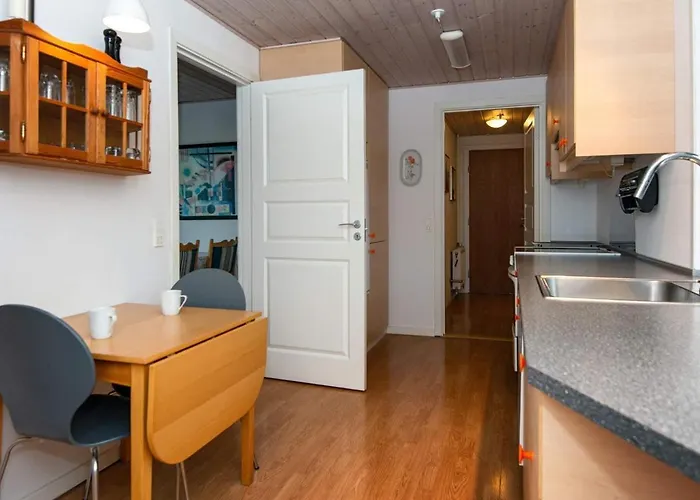 6 Person In Skaerbaek-by Traum