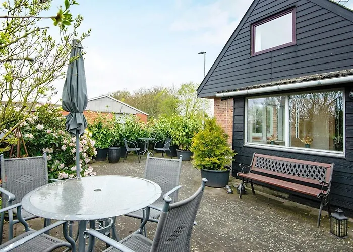 6 Person In Skaerbaek-by Traum